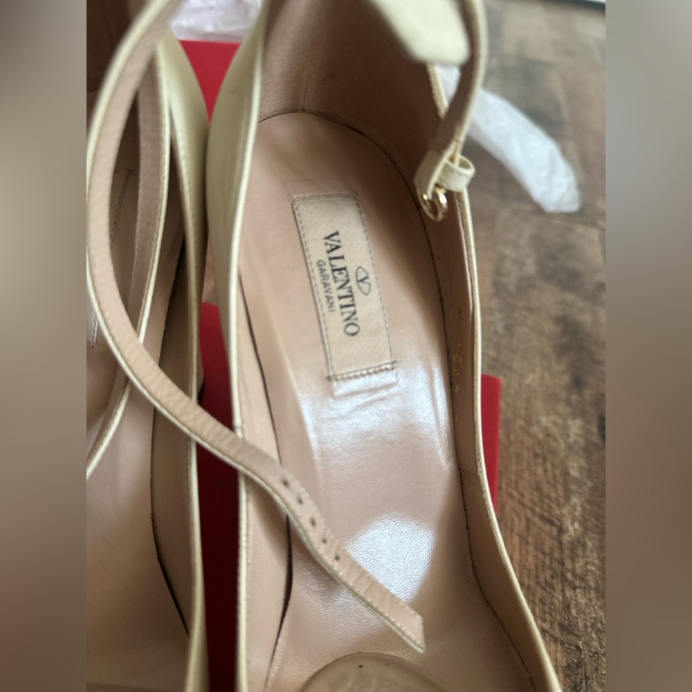 Valentino Garavani Beige Ankle Strap Heels - Picture 9 of 15